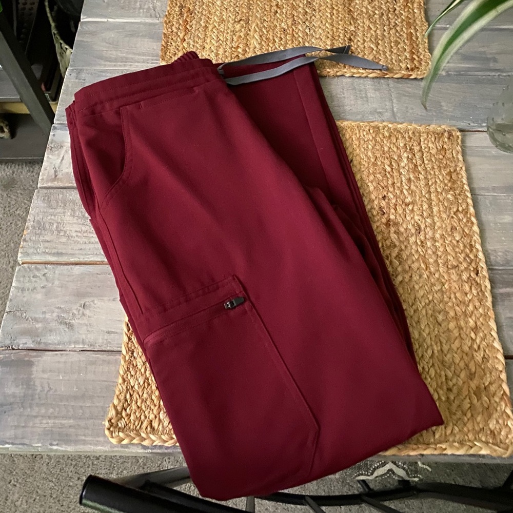 ❤️ Burgundy Figs Yola Scrub Pants - Picture 3 of 4